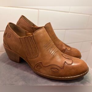 BORN Leather Amibeth Slip On Western Ankle Boot Womens size 8/39